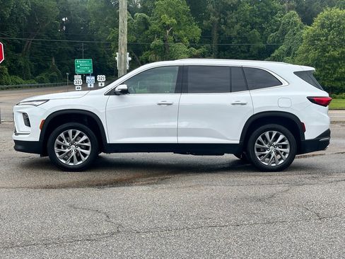 Used 2025 Buick Enclave Preferred FWD image 4