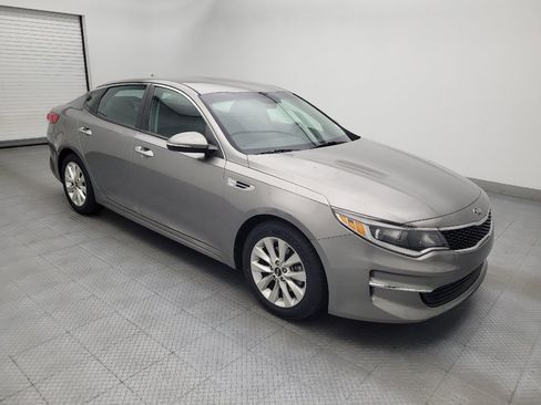 Used 2018 Kia Optima LX w/ 17" Alloy Wheels Package FWD image 11