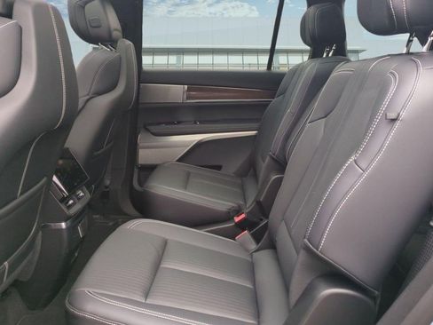 Certified 2026 Cadillac Vistiq Premium Luxury AWD/4WD image 19