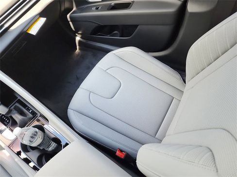 New 2025 Hyundai Elantra Limited image 13