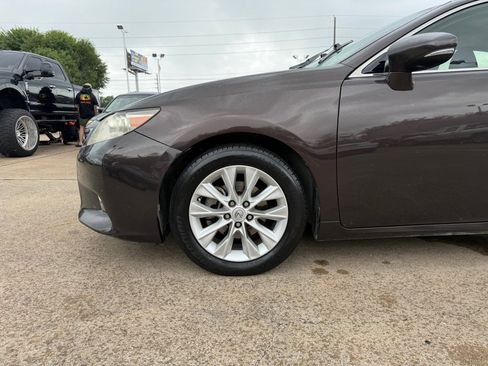 Used 2013 Lexus ES 300h w/ Luxury Pkg image 6