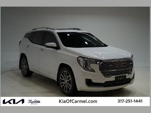 Used 2022 GMC Terrain Denali image 1