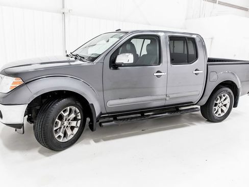 Used 2019 Nissan Frontier SL RWD image 3