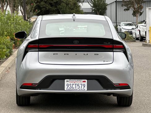 Used 2024 Toyota Prius LE image 5