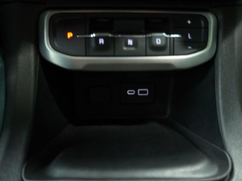 Used 2020 GMC Acadia SLE w/ Driver Convenience Package FWD image 23