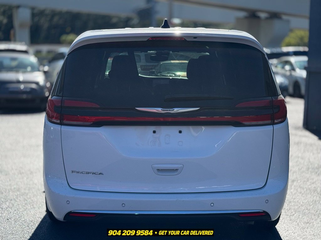 Used 2025 Chrysler Pacifica Select FWD image 5