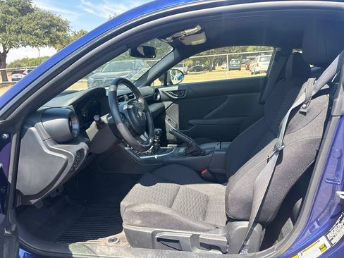 Used 2023 Toyota GR86 w/ ALL Weather Mat Package (TMS) RWD image 7