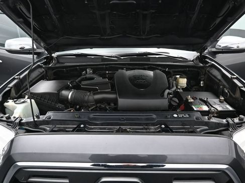 Certified 2017 Toyota Tacoma Limited AWD/4WD image 34