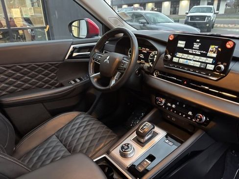 Used 2024 Mitsubishi Outlander SEL Black Edition image 13