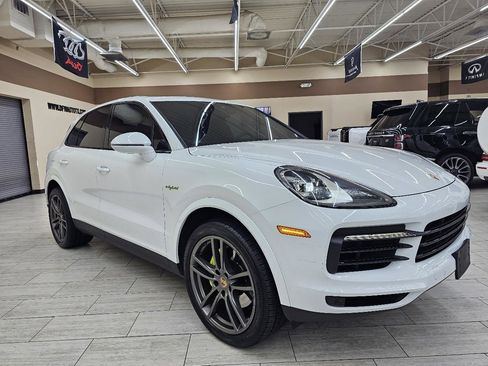 Used 2020 Porsche Cayenne E-Hybrid image 5