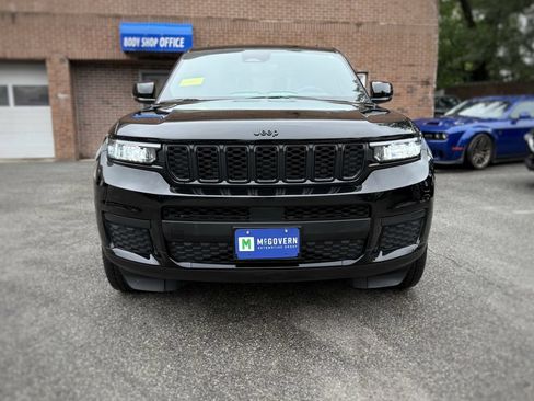 Used 2023 Jeep Grand Cherokee L Altitude AWD/4WD image 2