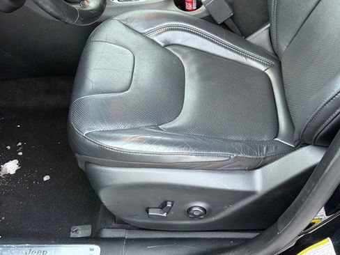 Used 2020 Jeep Cherokee Limited image 32