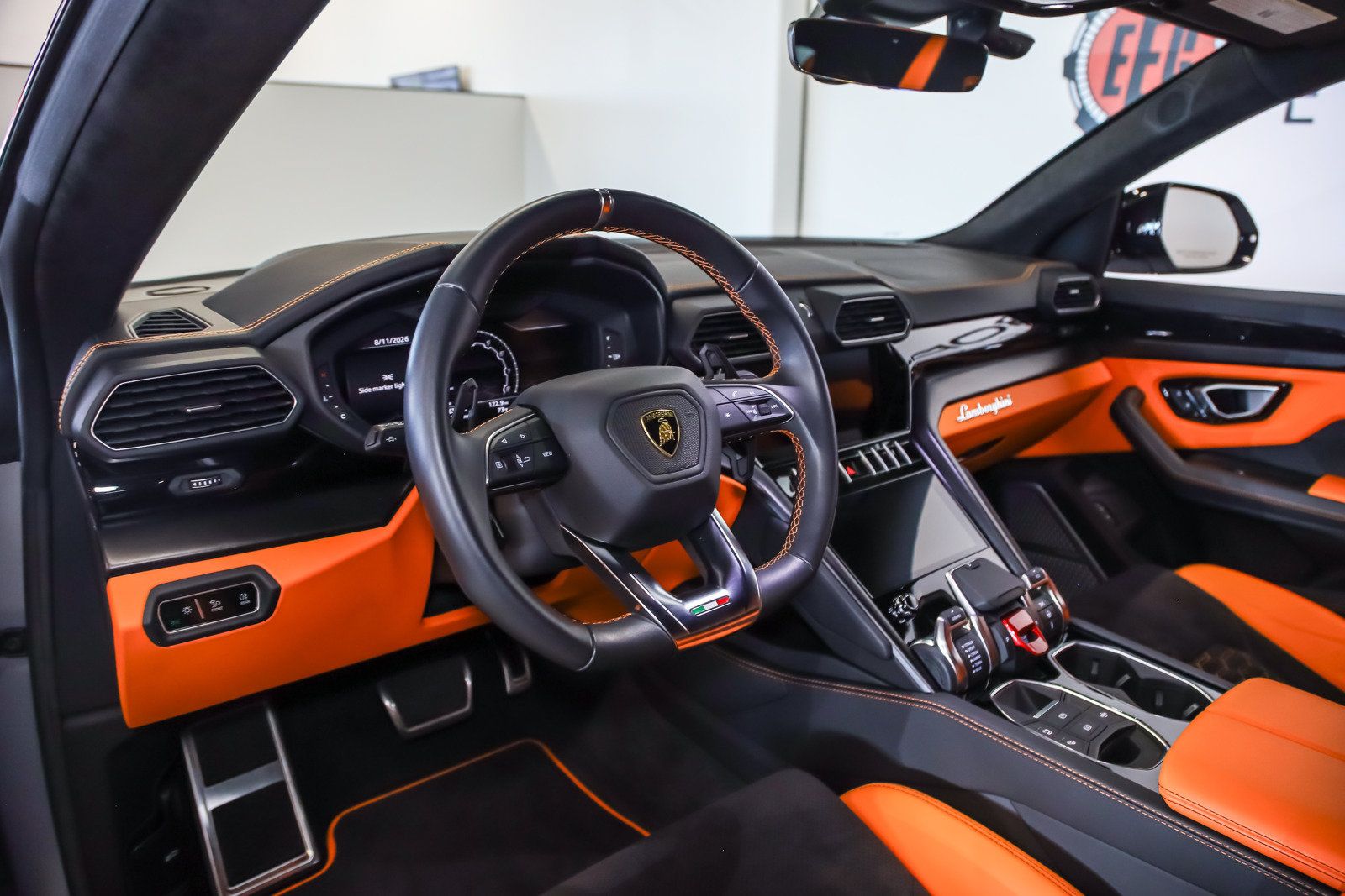 Used 2022 Lamborghini Urus AWD/4WD image 29