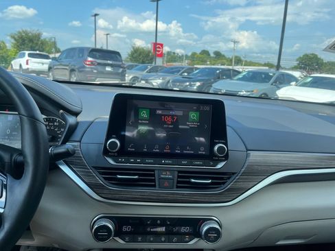 Used 2022 Nissan Altima 2.5 SL FWD image 15