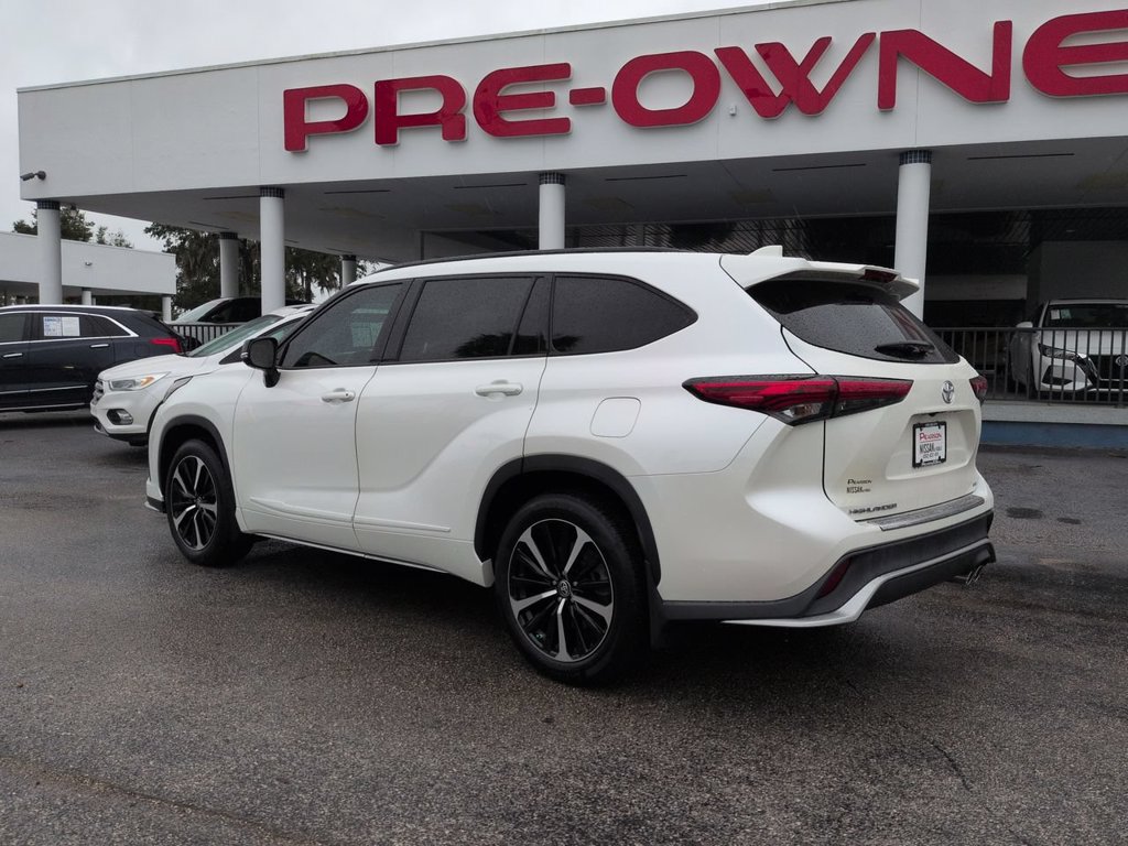 Used 2021 Toyota Highlander XSE FWD image 6