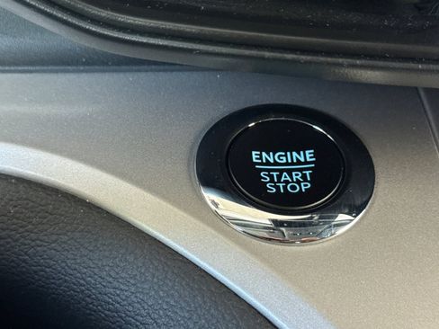 Used 2024 Ford Explorer XLT RWD image 17