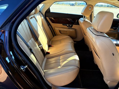 Used 2014 Jaguar XJ L Portfolio image 24