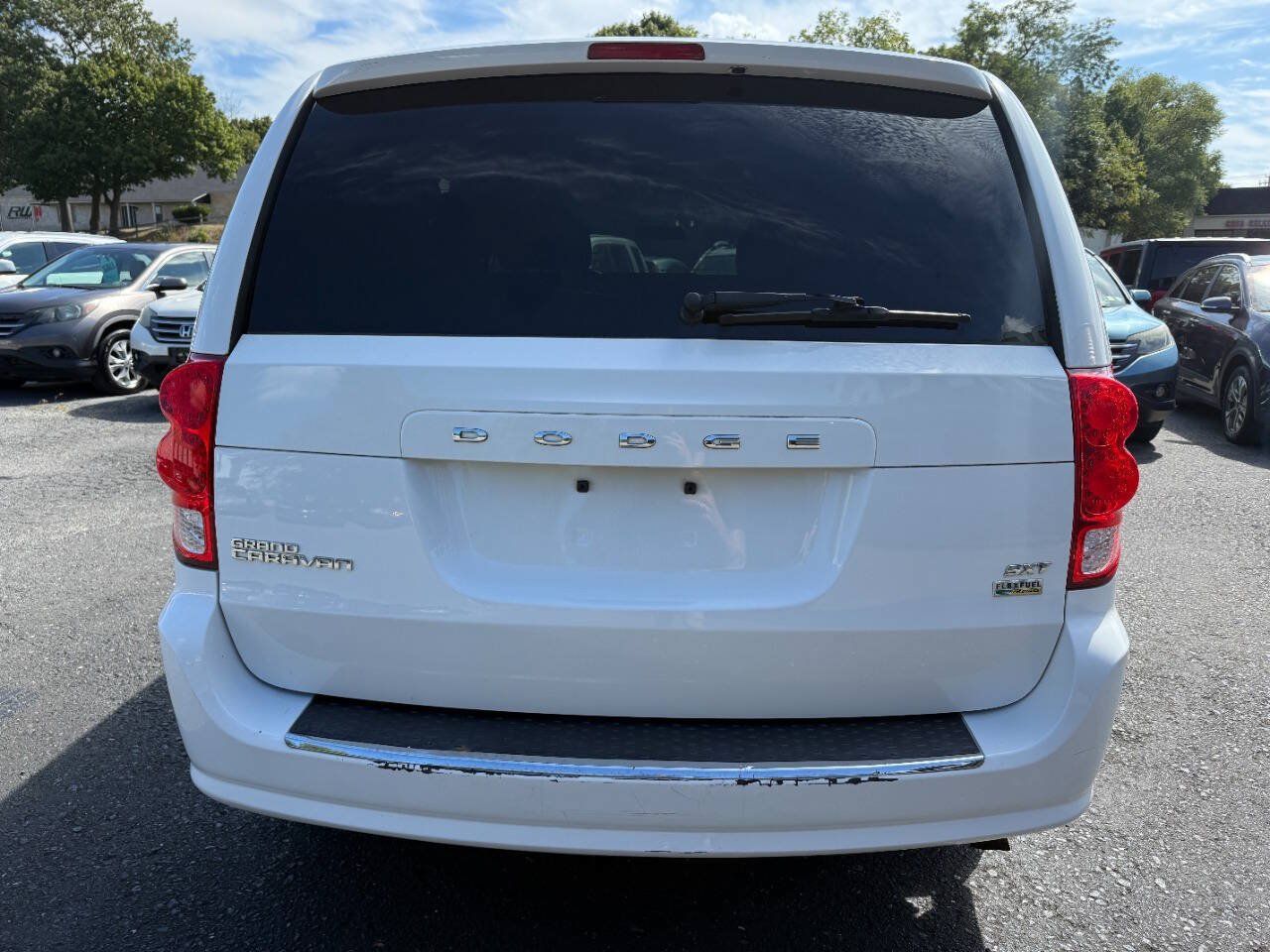 Used 2015 Dodge Grand Caravan SXT w/ Security Group FWD image 6