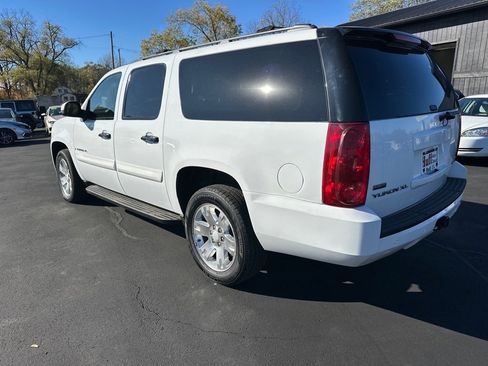 Used 2007 GMC Yukon XL SLT w/ SLT Preferred Equipment Group image 8