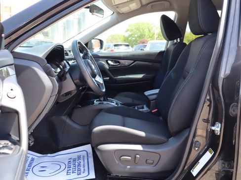 Used 2017 Nissan Rogue SV AWD/4WD image 9