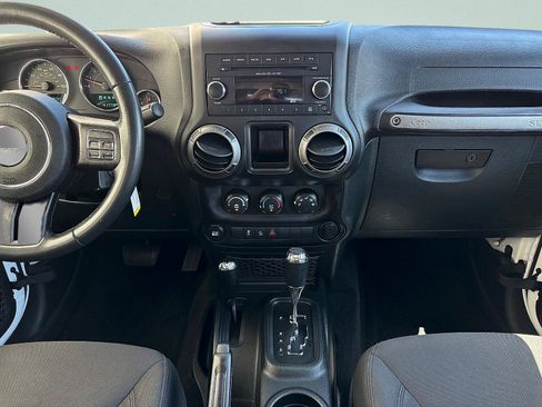 Used 2018 Jeep Wrangler Unlimited Sport w/ Connectivity Group AWD/4WD image 19