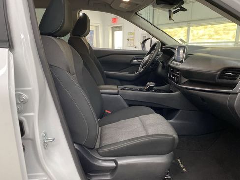 Used 2024 Nissan Rogue SV image 19