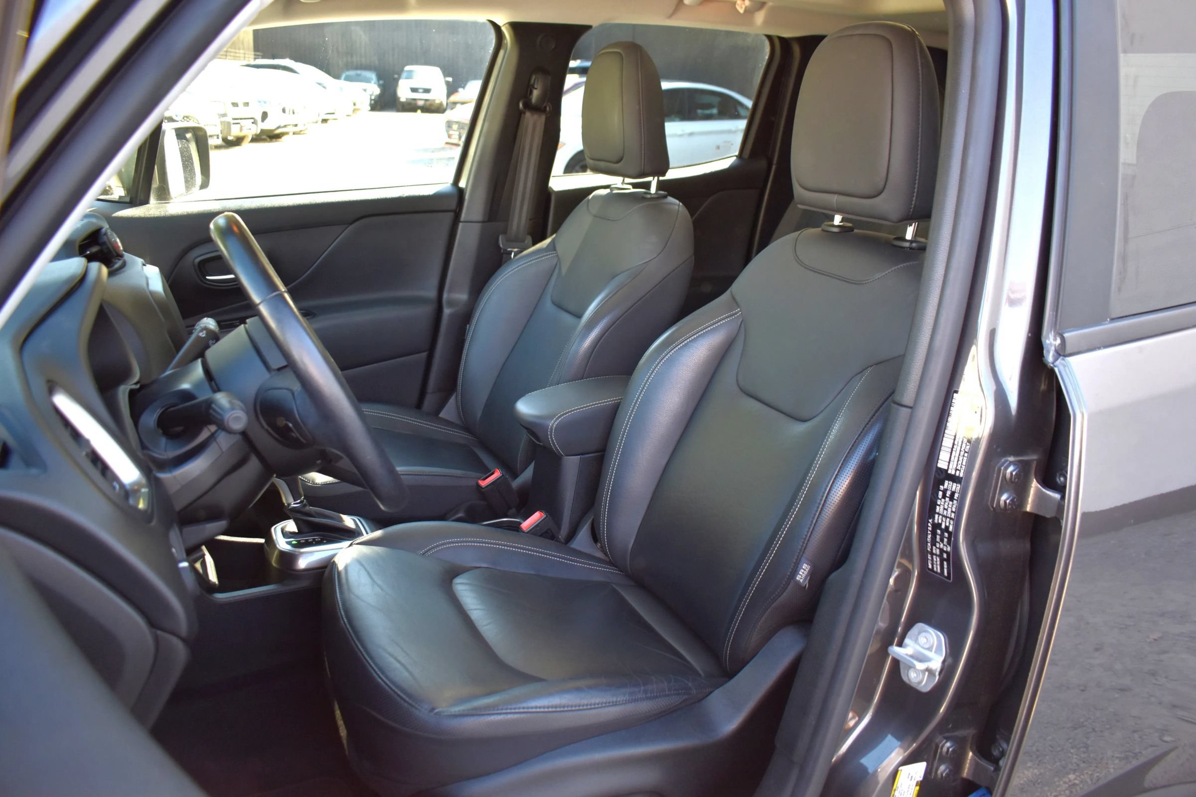 Used 2020 Jeep Renegade Limited w/ UConnect 8.4 Nav Group FWD image 11