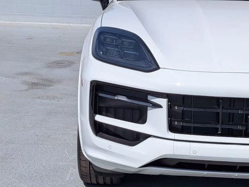 Certified 2025 Porsche Cayenne S AWD/4WD image 13