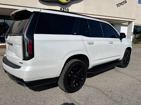 Used 2022 Cadillac Escalade Premium Luxury AWD/4WD image 14