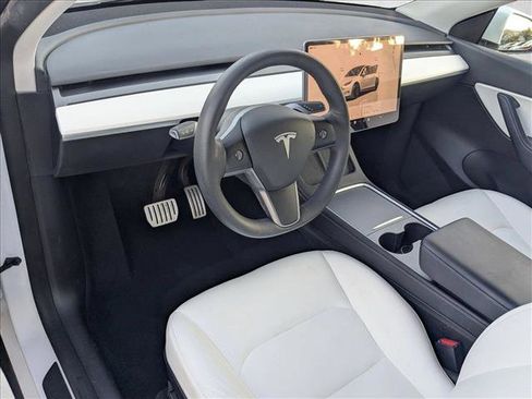 Used 2022 Tesla Model Y Performance image 10