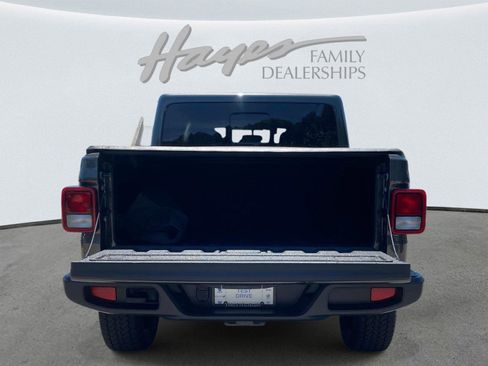 Used 2025 Jeep Gladiator Sport AWD/4WD image 5