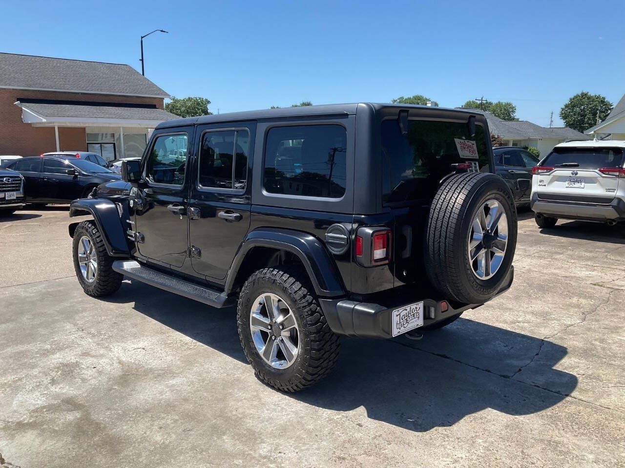 Used 2020 Jeep Wrangler Unlimited Sahara AWD/4WD image 5