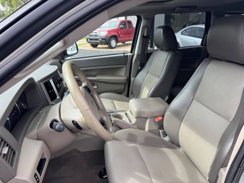 Used 2009 Jeep Grand Cherokee Laredo AWD/4WD image 16