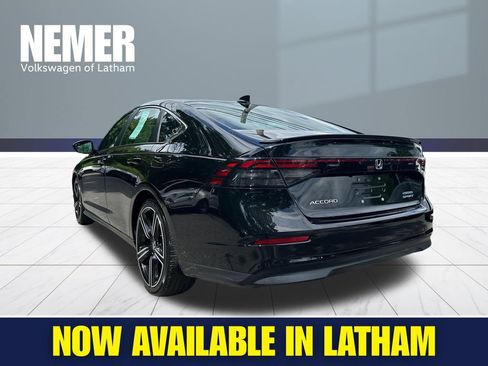 Used 2023 Honda Accord Sport image 2