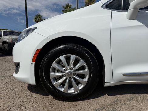 Used 2018 Chrysler Pacifica Touring-L Plus w/ Advanced Safetytec Group FWD image 10