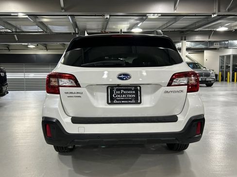 Used 2018 Subaru Outback 2.5i Limited AWD/4WD image 3