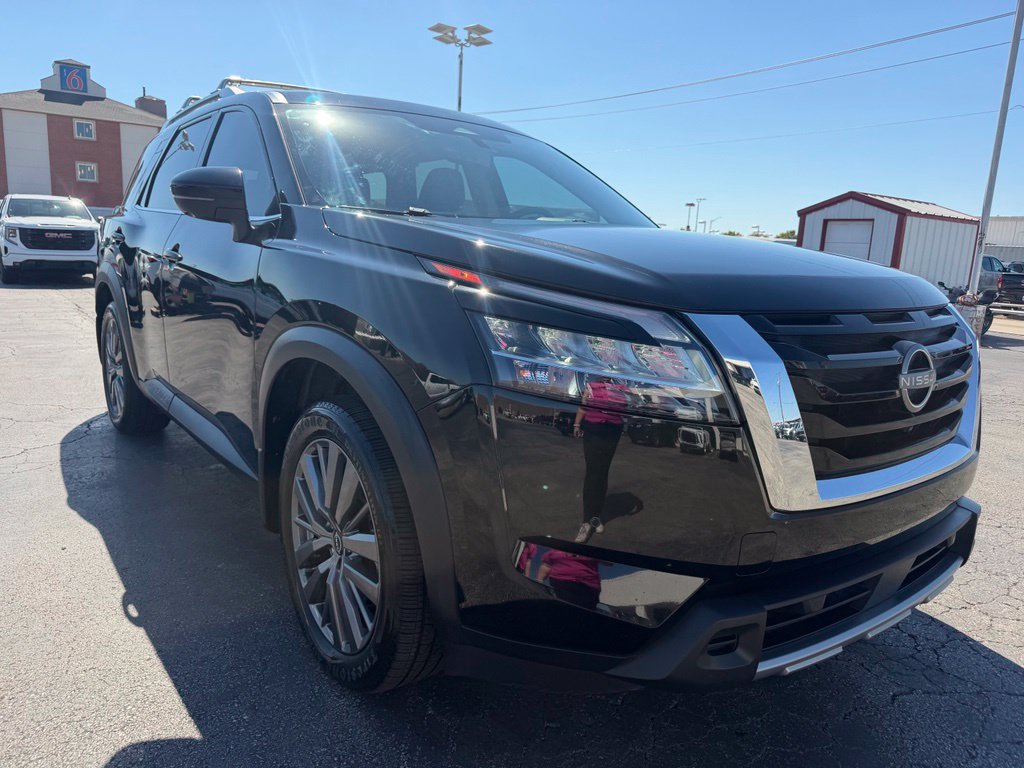 Used 2023 Nissan Pathfinder SL w/ SL Premium Package FWD image 5