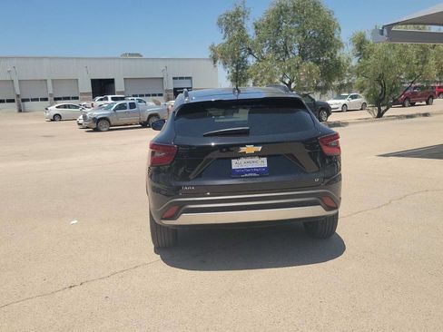 Used 2025 Chevrolet Trax LT FWD image 7