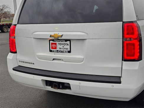 Used 2018 Chevrolet Suburban LT image 13