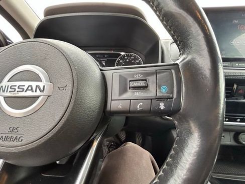 Used 2021 Nissan Rogue SV w/ Premium Package image 16