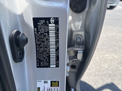 Used 2021 Toyota Corolla LE w/ Carpet Mat Package (TMS) FWD image 8