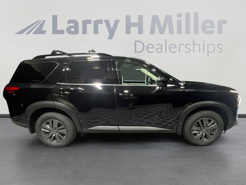 New 2025 Nissan Pathfinder SV image 6