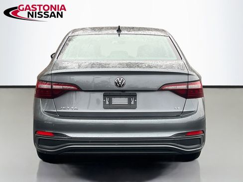 Used 2024 Volkswagen Jetta SE image 7