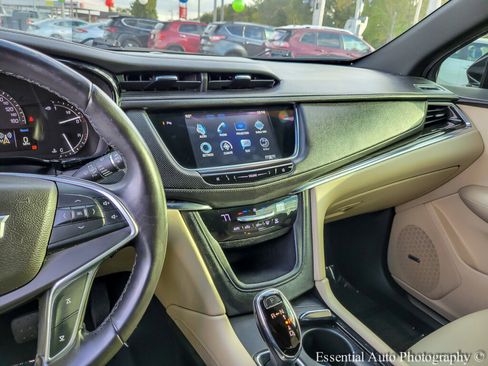 Used 2017 Cadillac XT5 FWD image 23