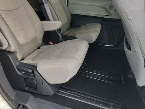 Used 2023 Toyota Sienna LE image 4