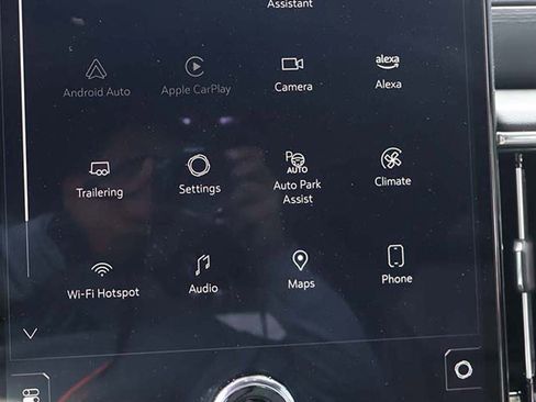 Used 2025 GMC Yukon Denali image 62