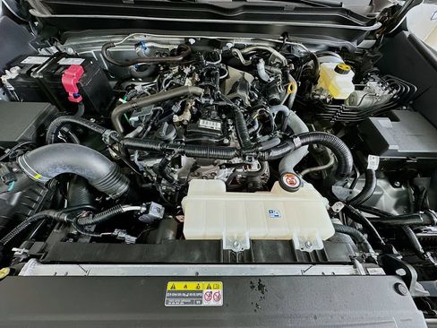 Certified 2025 Toyota Tacoma SR5 AWD/4WD image 28
