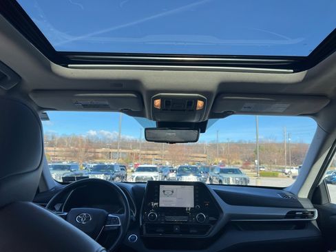 Used 2022 Toyota Highlander Bronze Edition image 28