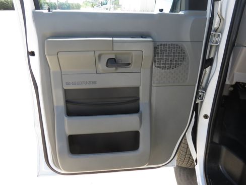 Used 2014 Ford E-150 and Econoline 150 w/ Power Group RWD image 19