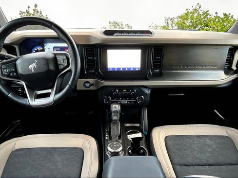 Used 2023 Ford Bronco Wildtrak image 14